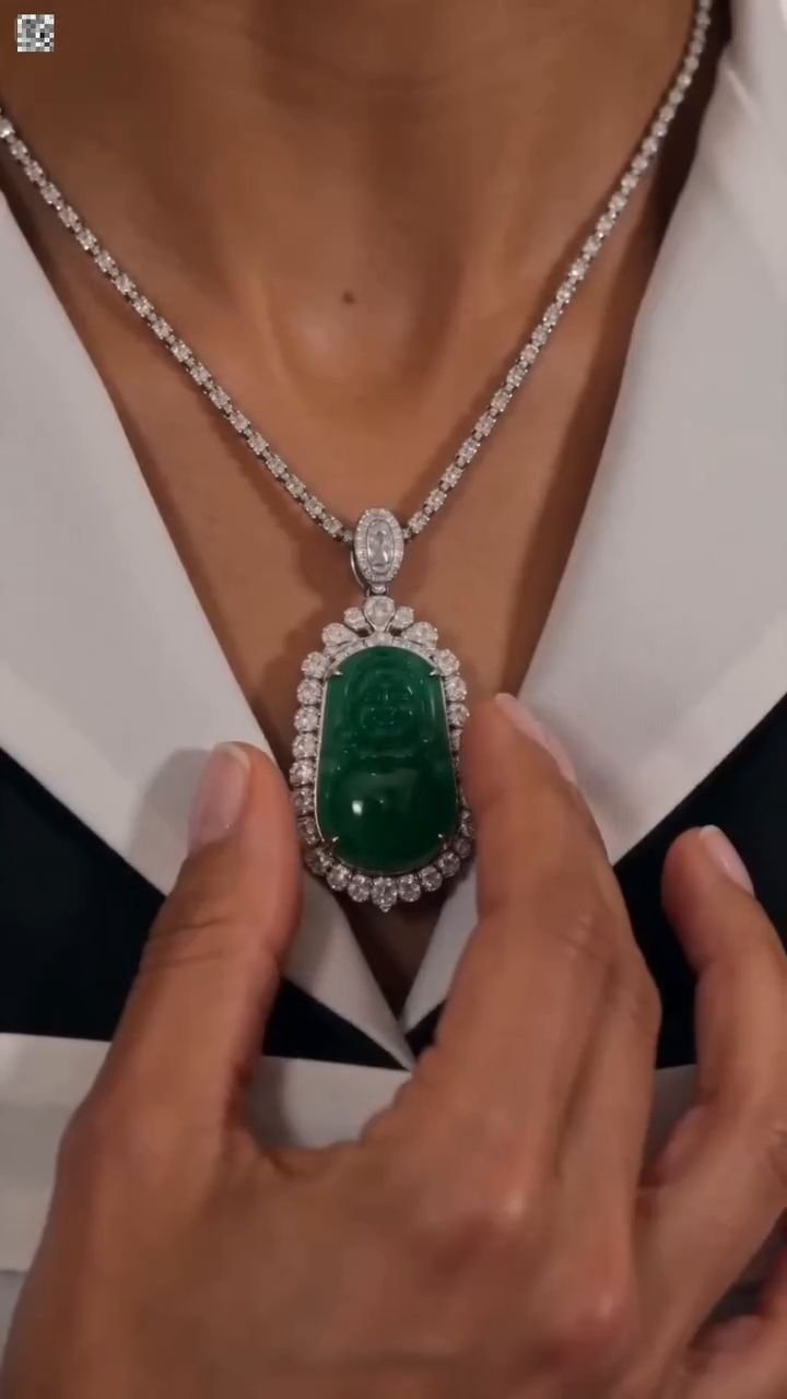 A Millionaire Recognized a Maid’s Necklace